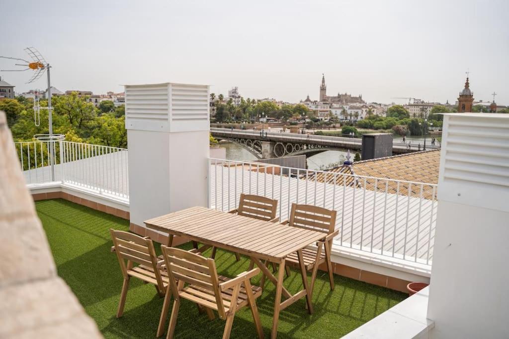 Optimus Corazon De Triana Apartment Севиля Екстериор снимка